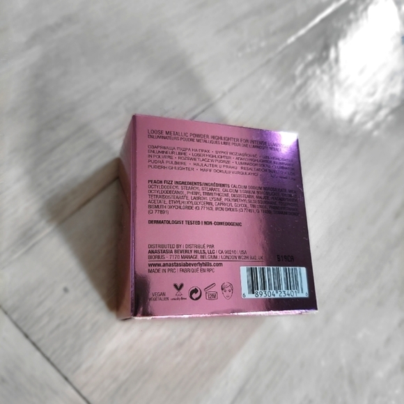 Anastasia Beverly Hills Loose Highlighter Peach Fizz 🍑 - Picture 2 of 3